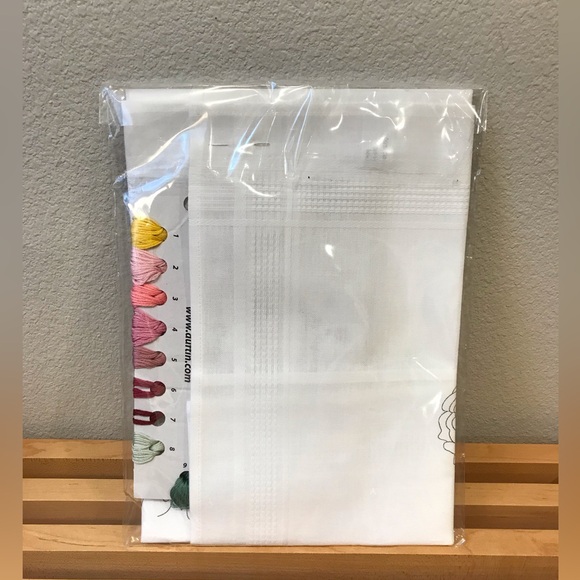 Embroidery Kit Table Runner - Picture 2 of 5